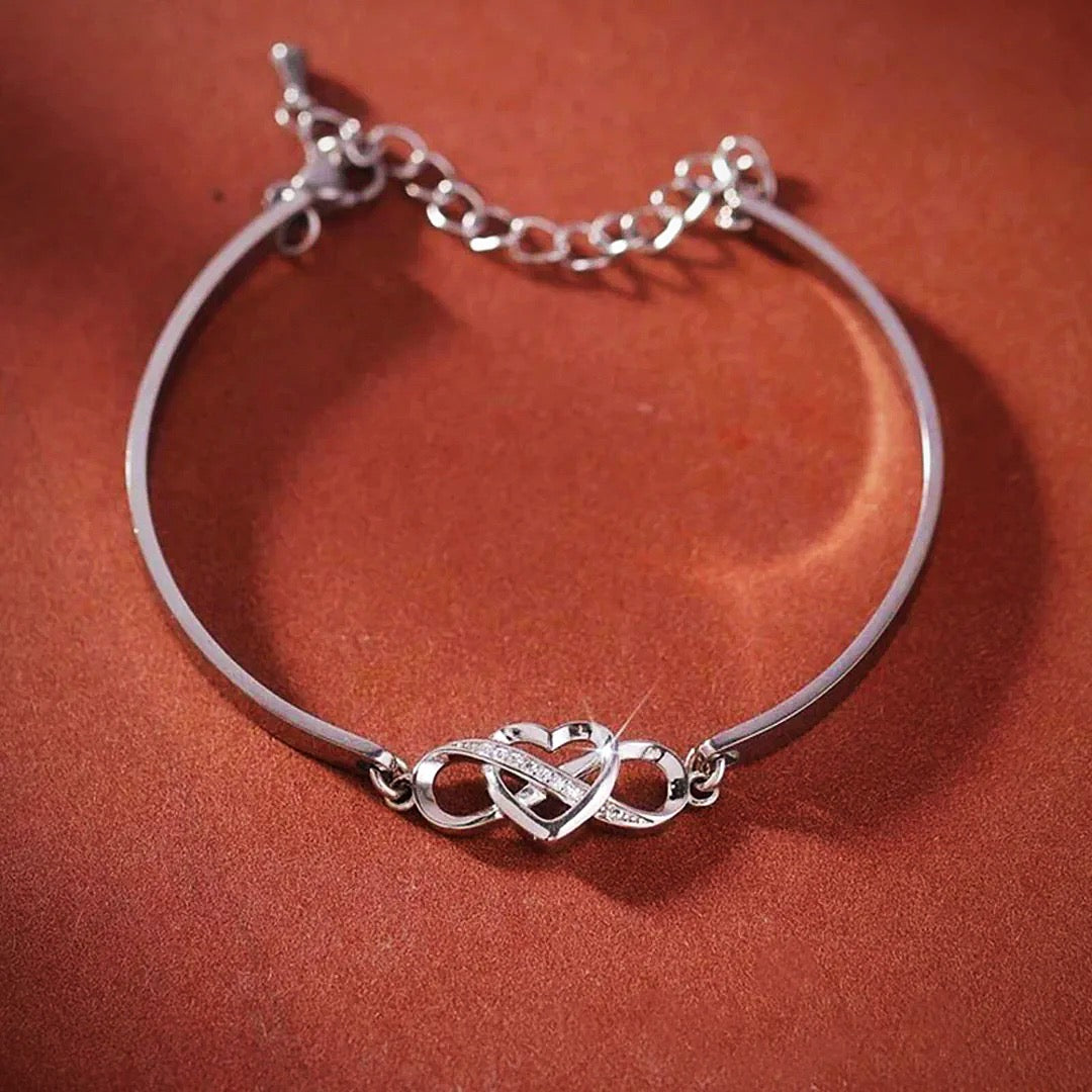Braccialetto da donna con ciondolo a forma di cuore e infinito Braccialetto da donna con ciondolo a forma di cuore e infinito