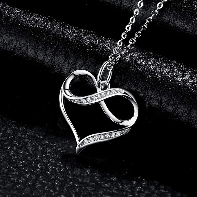 COLLANA "CUORE INFINITO" ALLA DONNA DELLA MIA VITA.